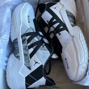 Men’s jordan sneakers